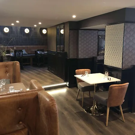 Mercure Centre Palais Des Papes Hotel 4*