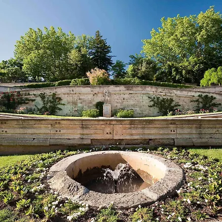 Mercure Centre Palais Des Papes 4*