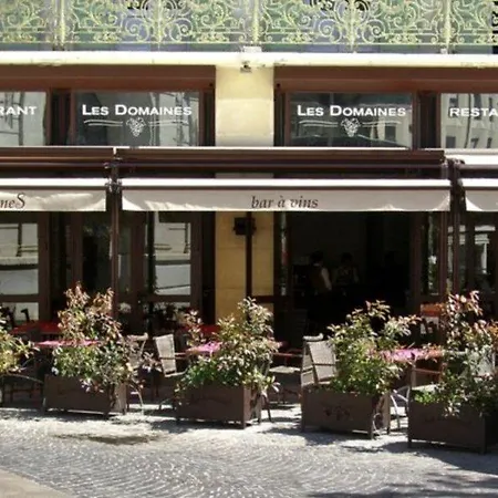 Mercure Centre Palais Des Papes Hotel 4*